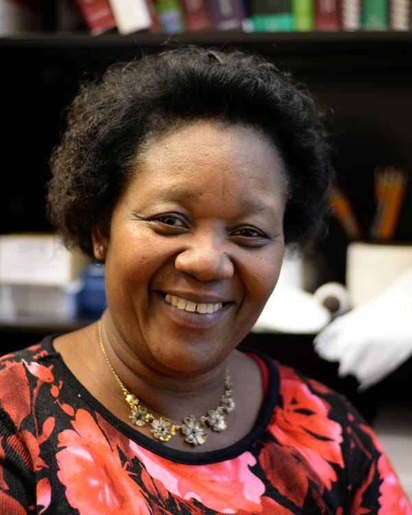 Ms. 伊丽莎白Udemgba，副教授